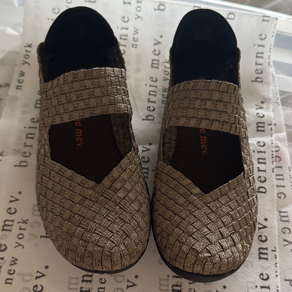 NEW bernie mev. Metallic Woven Mary Jane Flats in bronze EU SZ 37 US SZ 6